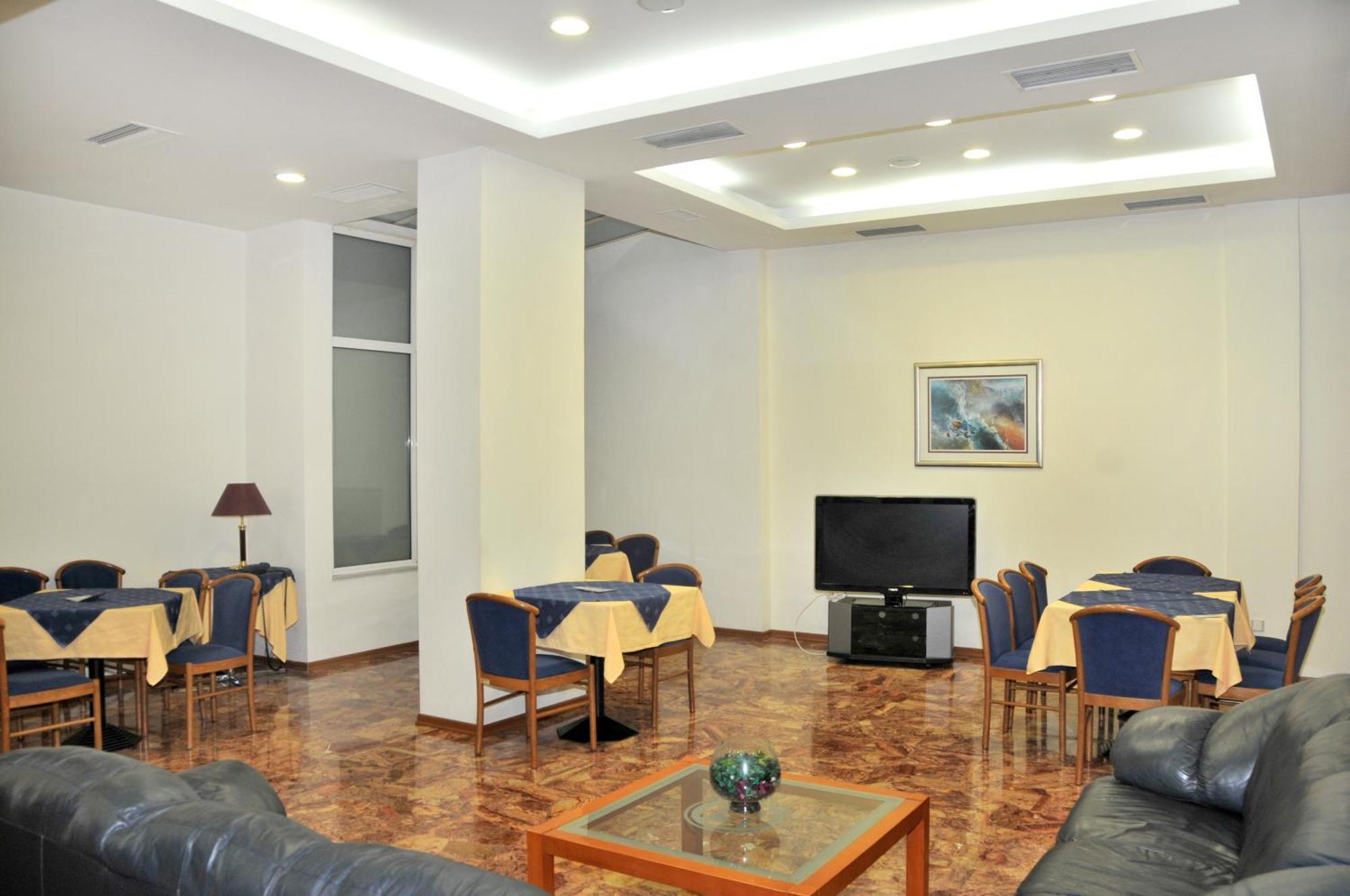 Hotel Elena Lamía Dış mekan fotoğraf