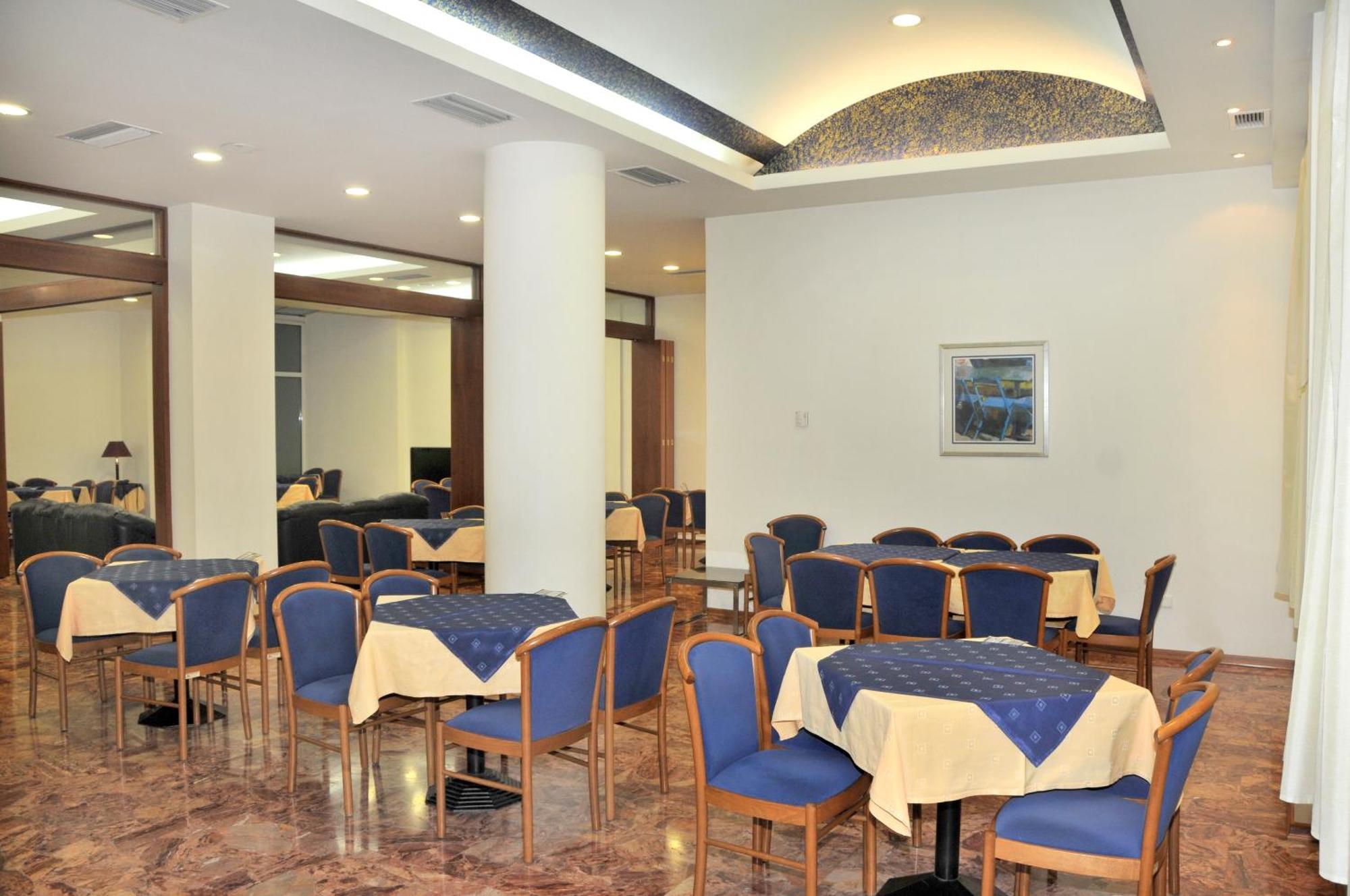 Hotel Elena Lamía Dış mekan fotoğraf